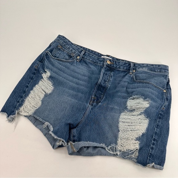 Good American Bombshell Distressed Denim Shorts Plus Size 18 - Picture 2 of 5